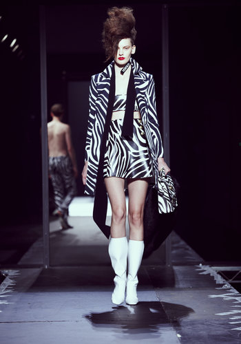 A look from the JW Anderson for Versus collection.
Photo courtesy of Versace
A look from the JW Anderson for Versus collection.
Photo courtesy of Versace