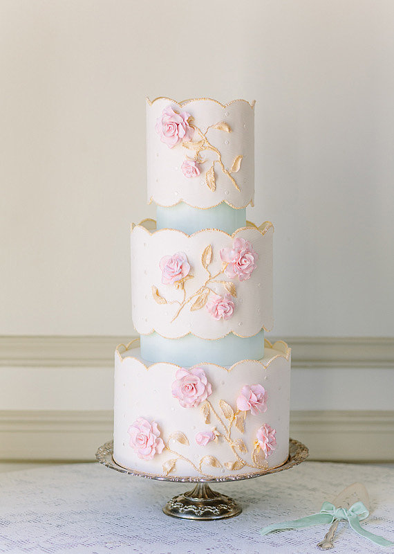 When people compare your cake to porcelain china, you know that it's all kinds of pretty.
Photo by Annabella Charles via 100 Layer Cake
When people compare your cake to porcelain china, you know that it's all kinds of pretty.
Photo by Annabella Charles via 100 Layer Cake