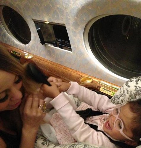 Mariah Carey's daughter, Monroe, helped style her hair during a private plane ride.
Source: Twitter user MariahCarey
Mariah Carey's daughter, Monroe, helped style her hair during a private plane ride.
Source: Twitter user MariahCarey