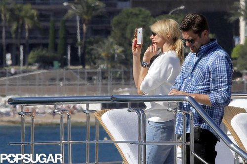 Cameron Diaz Snaps a Selfie Before Hopping on a Helicopter Cameron Diaz Snaps a Selfie Before Hopping on a Helicopter