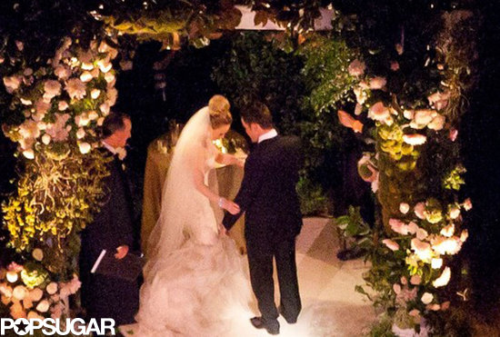 Hilary Duff chose a strapless Vera Wang mermaid dress for her August 2010 wedding. The blush-colored silk tulle and organza dress was adorned with giant blossoms, which supplied a much more dramatic effect.
Hilary Duff chose a strapless Vera Wang mermaid dress for her August 2010 wedding. The blush-colored silk tulle and organza dress was adorned with giant blossoms, which supplied a much more dramatic effect.