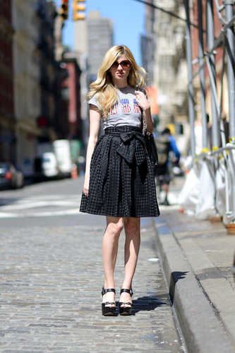 Balance out a flirty skirt with a cool-girl tee for an unexpectedly sweet style.
Source: Le 21ème | Adam Katz Sinding
Balance out a flirty skirt with a cool-girl tee for an unexpectedly sweet style.
Source: Le 21ème | Adam Katz Sinding