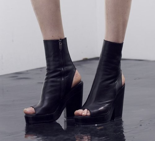 Theyskens' Theory Resort 2014
Photo courtesy of Theyskens' Theory
Theyskens' Theory Resort 2014
Photo courtesy of Theyskens' Theory