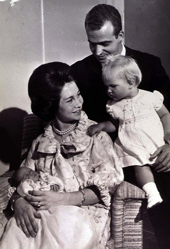 In 1965, Queen Sofia and King Juan Carlos of Spain posed with newborn Infanta Christina and older sister Infanta Elena.
In 1965, Queen Sofia and King Juan Carlos of Spain posed with newborn Infanta Christina and older sister Infanta Elena.