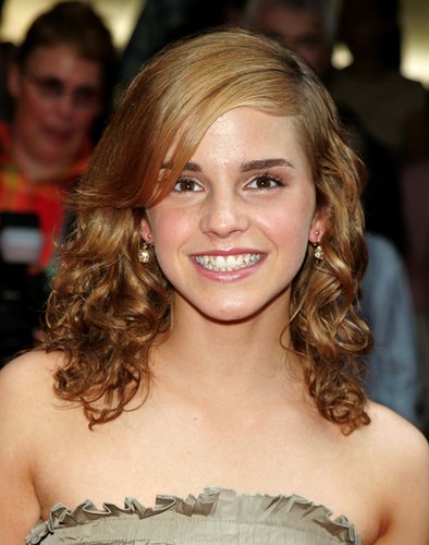 Emma's curly hair and bold brows were a little more mature at the premiere of Harry Potter and the Prisoner of Azkaban in 2004.
Emma's curly hair and bold brows were a little more mature at the premiere of Harry Potter and the Prisoner of Azkaban in 2004.