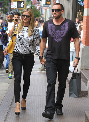 Heidi Klum stuck to black and white during a romantic stroll in NYC and added a little color via a yellow shoulder bag.
Heidi Klum stuck to black and white during a romantic stroll in NYC and added a little color via a yellow shoulder bag.