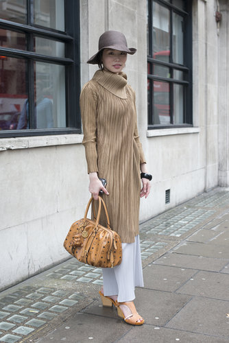 This showgoer outfitted a long skirt with an elegant coat and wide-brim hat for a truly ladylike effect.
This showgoer outfitted a long skirt with an elegant coat and wide-brim hat for a truly ladylike effect.