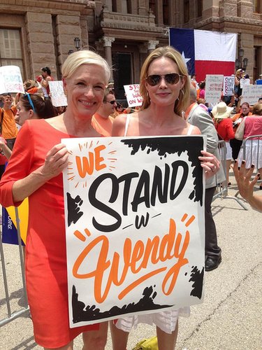 Two women showed their support for Wendy Davis.
Source: Twitter user PPact
Two women showed their support for Wendy Davis.
Source: Twitter user PPact