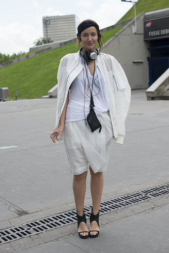 An all-white ensemble was set off by black sandals and a necklace.
An all-white ensemble was set off by black sandals and a necklace.
