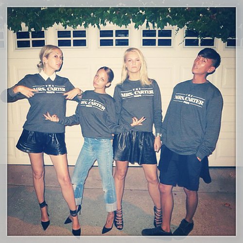 Nicole Richie and her crew sported matching "Mrs. Carter" sweatshirts before heading to Beyoncé's concert in LA.
Source: Instagram user nicolerichie
Nicole Richie and her crew sported matching "Mrs. Carter" sweatshirts before heading to Beyoncé's concert in LA.
Source: Instagram user nicolerichie