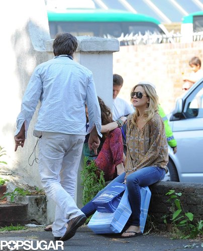 Kate Hudson relaxed on her London set.
Kate Hudson relaxed on her London set.