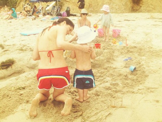 Selma Blair and Arthur showed off their matching rainbow beach bums.
Source: Twitter user SelmaBlair
Selma Blair and Arthur showed off their matching rainbow beach bums.
Source: Twitter user SelmaBlair
