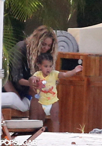 Exclusive: Beyoncé and Blue Ivy Relax Poolside in Miami! Exclusive: Beyoncé and Blue Ivy Relax Poolside in Miami!