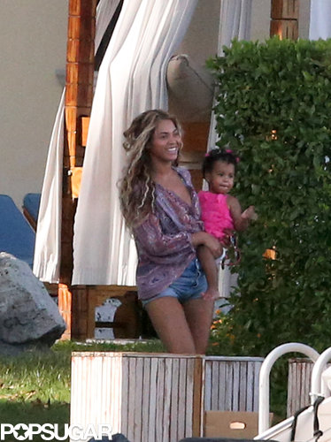 Exclusive: Beyoncé and Blue Ivy Relax Poolside in Miami! Exclusive: Beyoncé and Blue Ivy Relax Poolside in Miami!