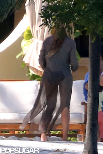 Exclusive: Beyoncé and Blue Ivy Relax Poolside in Miami! Exclusive: Beyoncé and Blue Ivy Relax Poolside in Miami!