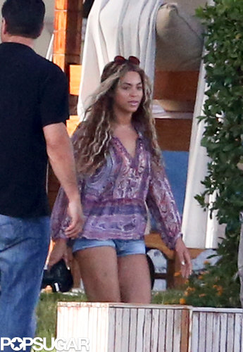 Exclusive: Beyoncé and Blue Ivy Relax Poolside in Miami! Exclusive: Beyoncé and Blue Ivy Relax Poolside in Miami!