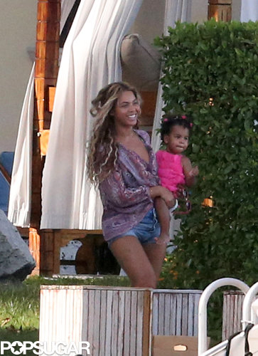 Exclusive: Beyoncé and Blue Ivy Relax Poolside in Miami! Exclusive: Beyoncé and Blue Ivy Relax Poolside in Miami!