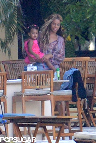 Exclusive: Beyoncé and Blue Ivy Relax Poolside in Miami! Exclusive: Beyoncé and Blue Ivy Relax Poolside in Miami!