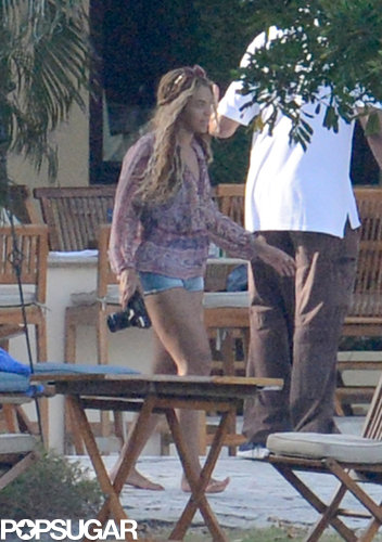 Exclusive: Beyoncé and Blue Ivy Relax Poolside in Miami! Exclusive: Beyoncé and Blue Ivy Relax Poolside in Miami!