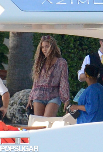Exclusive: Beyoncé and Blue Ivy Relax Poolside in Miami! Exclusive: Beyoncé and Blue Ivy Relax Poolside in Miami!
