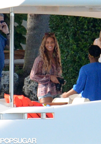 Exclusive: Beyoncé and Blue Ivy Relax Poolside in Miami! Exclusive: Beyoncé and Blue Ivy Relax Poolside in Miami!