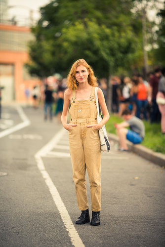At House of Vans latest Summer concert, overalls (minus the tee) gave a tomboy look a girl's spin.
Source: Bryan Derballa
At House of Vans latest Summer concert, overalls (minus the tee) gave a tomboy look a girl's spin.
Source: Bryan Derballa