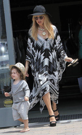 Rachel Zoe ran around with Skyler at the Malibu Country Mart looking bohemian in a black-and-white Theodora & Callum caftan, a black wide-brim hat, chunky gold necklace, round sunglasses, and black wedges.
Rachel Zoe ran around with Skyler at the Malibu Country Mart looking bohemian in a black-and-white Theodora & Callum caftan, a black wide-brim hat, chunky gold necklace, round sunglasses, and black wedges.