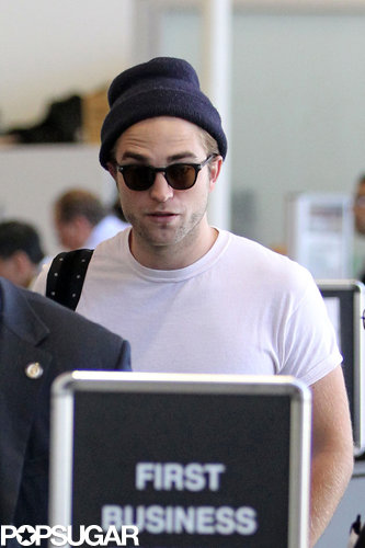 Robert Pattinson Touches Down in Toronto For a Stint on Set Robert Pattinson Touches Down in Toronto For a Stint on Set
