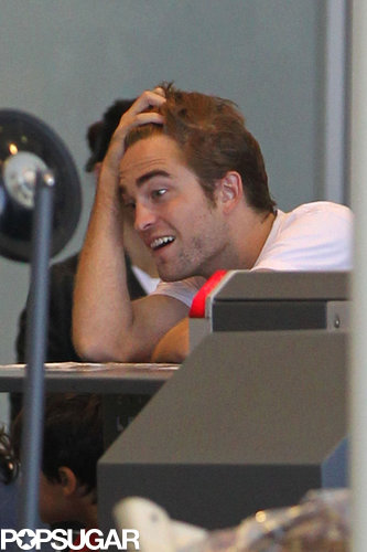 Robert Pattinson Touches Down in Toronto For a Stint on Set Robert Pattinson Touches Down in Toronto For a Stint on Set