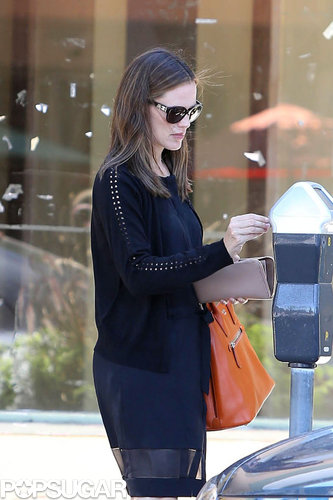 Jennifer Garner Takes Her Girls Out For Ice Cream Jennifer Garner Takes Her Girls Out For Ice Cream