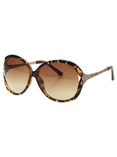 Channel your inner Hollywood starlet with a classic round frame like this one from Arden B ($15, originally $20).
Channel your inner Hollywood starlet with a classic round frame like this one from Arden B ($15, originally $20).