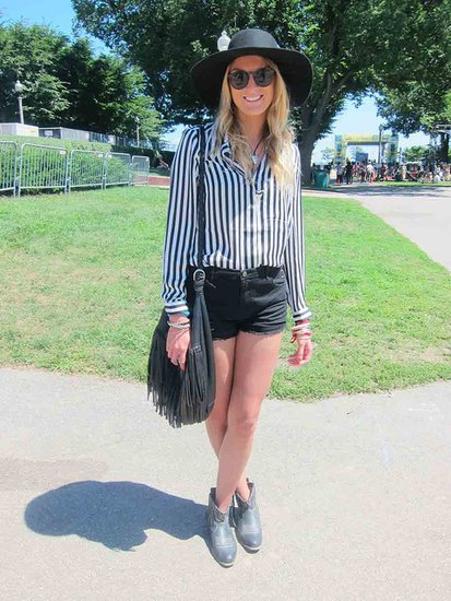 As with the rest of the world, black and white is a color combination not lost on Lollapalooza fans. Anya played up the trend with a vintage shirt, H&M shorts, and an American Apparel floppy hat.
As with the rest of the world, black and white is a color combination not lost on Lollapalooza fans. Anya played up the trend with a vintage shirt, H&M shorts, and an American Apparel floppy hat.