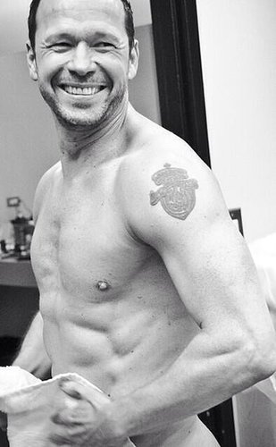 Donnie Wahlberg tweeted a scandalous and nearly naked picture on his Twitter account and even threw in a playful caption:
"Pre show shower time!"
Source: Twitter user DonnieWahlberg
Donnie Wahlberg tweeted a scandalous and nearly naked picture on his Twitter account and even threw in a playful caption:
"Pre show shower time!"
Source: Twitter user DonnieWahlberg