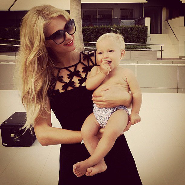 Paris Hilton posed with her adorable neighbor, saying, "I love babies!"
Source: Instagram user parishilton
Paris Hilton posed with her adorable neighbor, saying, "I love babies!"
Source: Instagram user parishilton