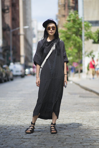 A baseball cap never fails to add a cool touch, even if you're wearing a caftan.
Source: Le 21ème | Adam Katz Sinding
A baseball cap never fails to add a cool touch, even if you're wearing a caftan.
Source: Le 21ème | Adam Katz Sinding