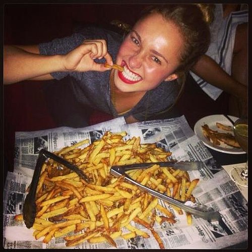 Hayden Panettiere munched on French fries.
Source: Twitter user haydenpanettier
Hayden Panettiere munched on French fries.
Source: Twitter user haydenpanettier