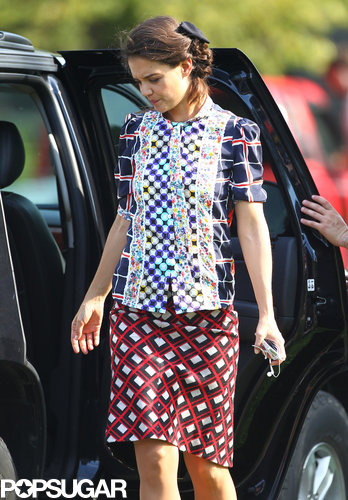 Katie Holmes wore a bow in her hair on her Ohio set.
Katie Holmes wore a bow in her hair on her Ohio set.