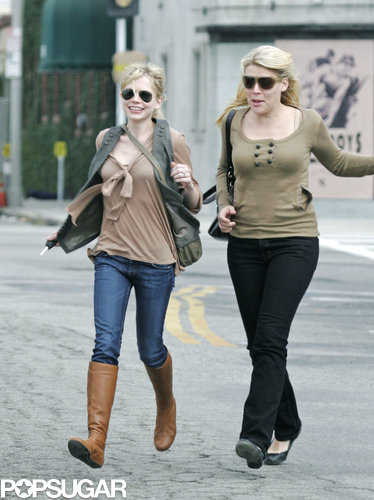 Best friends Busy Philipps and Michelle Williams went shopping together in 2006 in LA.
Best friends Busy Philipps and Michelle Williams went shopping together in 2006 in LA.