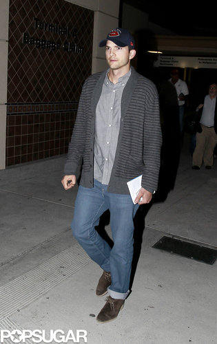 Amicable Exes? Ashton Kutcher Reunites With Ex-Wife Demi Moore For a Flight Amicable Exes? Ashton Kutcher Reunites With Ex-Wife Demi Moore For a Flight