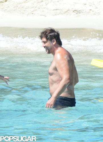 Penélope Cruz Brings Her Hot Bikini Body and New Baby to the Beach! Penélope Cruz Brings Her Hot Bikini Body and New Baby to the Beach!