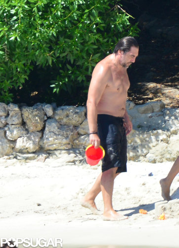 Penélope Cruz Brings Her Hot Bikini Body and New Baby to the Beach! Penélope Cruz Brings Her Hot Bikini Body and New Baby to the Beach!