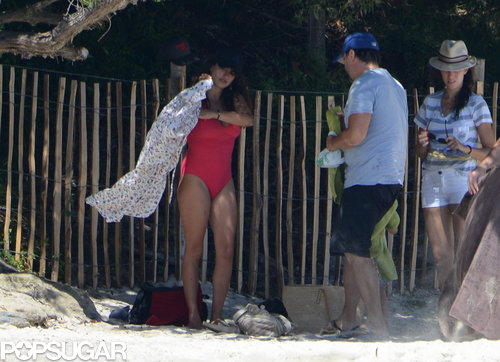 Penélope Cruz Brings Her Hot Bikini Body and New Baby to the Beach! Penélope Cruz Brings Her Hot Bikini Body and New Baby to the Beach!