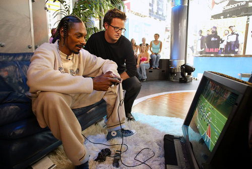 Matthew Perry watched Snoop Lion (then Snoop Dogg) during a TRL visit in 2002.
Matthew Perry watched Snoop Lion (then Snoop Dogg) during a TRL visit in 2002.