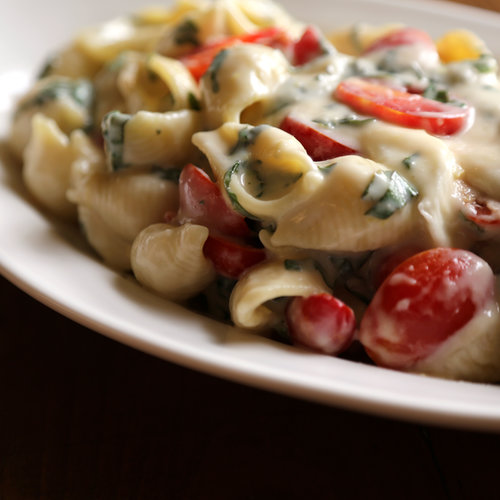 Goat Cheese, Mozzarella, Basil, and Tomato Mac and Cheese Goat Cheese, Mozzarella, Basil, and Tomato Mac and Cheese