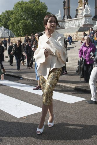 Miroslava Duma gave us a dramatic look on the go.
Miroslava Duma gave us a dramatic look on the go.
