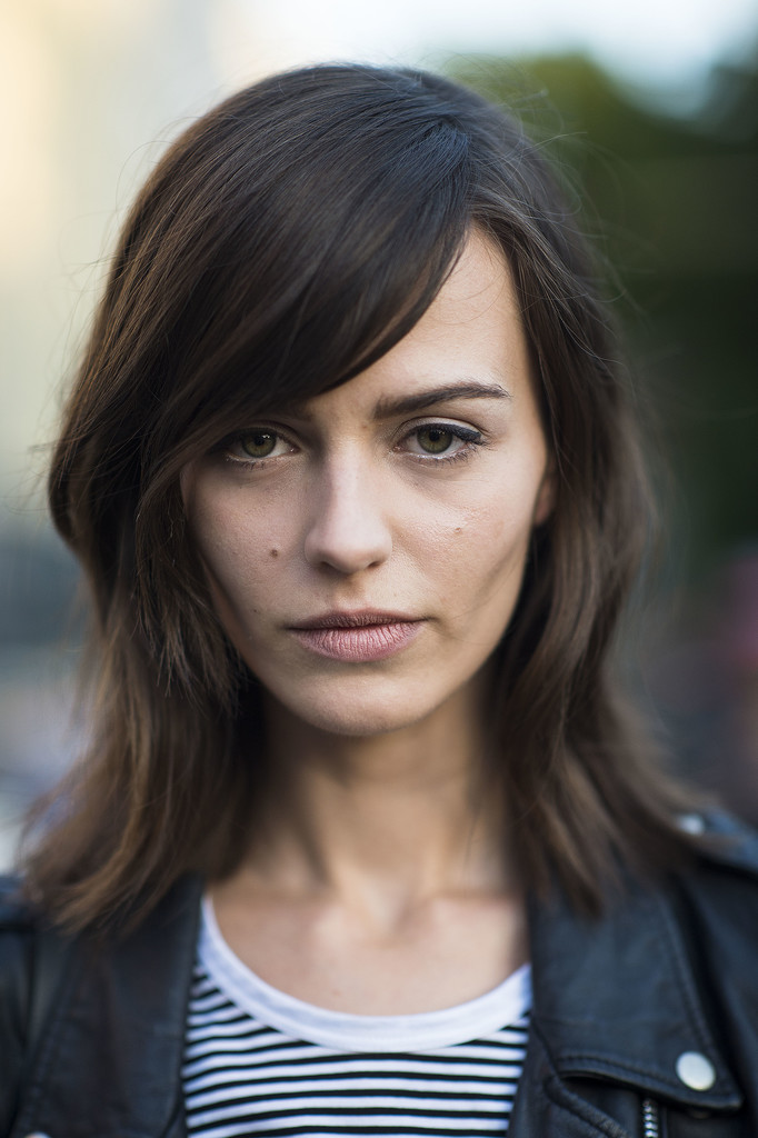 A deep side part and shimmering shadow make for a gorgeous pairing.
Source: Le 21ème | Adam Katz Sinding
A deep side part and shimmering shadow make for a gorgeous pairing.
Source: Le 21ème | Adam Katz Sinding