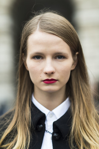 How polished does this side part and silky red lipstick look?
Source: Le 21ème | Adam Katz Sinding
How polished does this side part and silky red lipstick look?
Source: Le 21ème | Adam Katz Sinding