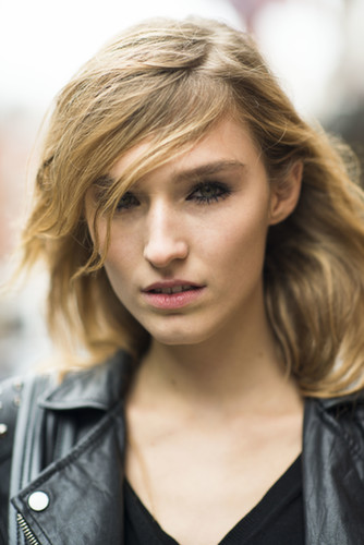 This girl's loads of liner and mascara are the perfect incarnation of the ever-popular grunge trend.
Source: Le 21ème | Adam Katz Sinding
This girl's loads of liner and mascara are the perfect incarnation of the ever-popular grunge trend.
Source: Le 21ème | Adam Katz Sinding