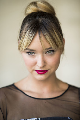 We love a good topknot, especially if its paired with a fluorescent lip hue.
Source: Le 21ème | Adam Katz Sinding
We love a good topknot, especially if its paired with a fluorescent lip hue.
Source: Le 21ème | Adam Katz Sinding