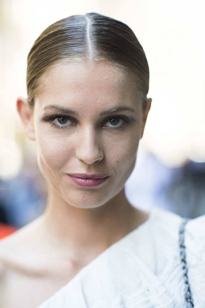Can you spy the gorgeous glitter hiding on this woman's eyelids?
Source: Le 21ème | Adam Katz Sinding
Can you spy the gorgeous glitter hiding on this woman's eyelids?
Source: Le 21ème | Adam Katz Sinding